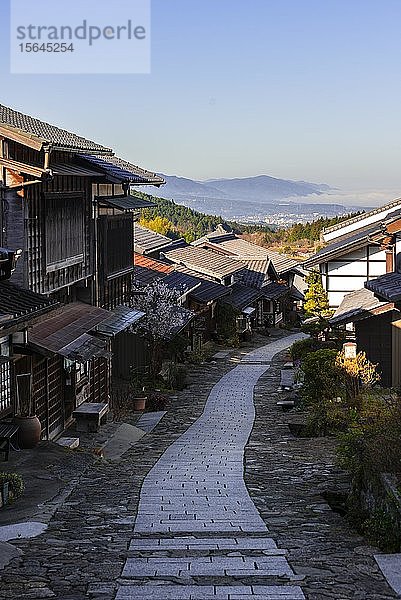 Historisches Dorf an der Straße Nakasend?  Traditionelle Häuser  Magome-juku  Magome  Kiso-Tal  Japan  Asien