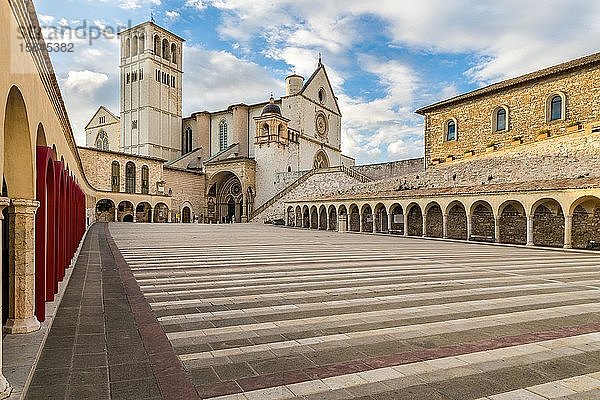 Basilika von San Francesco  UNESCO-Weltkulturerbe  Assisi  Umbrien  Italien  Europa