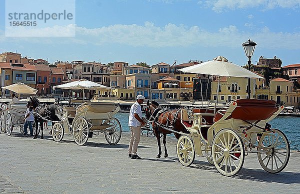 Pferdekutschen  Venezianischer Hafen  Altstadt  Chania  Kreta  Griechenland  Europa