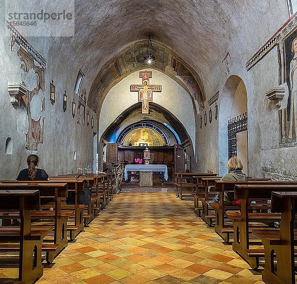 Die vom Heiligen Franziskus wieder aufgebaute Kirche San Damiano  Gedenkstätte des Heiligen Franziskus und der Heiligen Klara  Assisi  Provinz Perugia  Umbrien  Italien  Europa