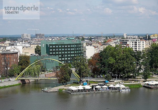 Blick über die Stadt mit dem Park Plaza Hotel an der Oder  Breslau  Polen  Europa