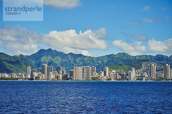 Landschaft mit hohen Gebäuden am Strand  Honolulu  Hawaii-Insel Oahu  O?ahu  Hawaii  Aloha State  USA  Nordamerika