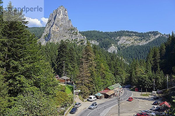 Markanter Fels  Ostkarpaten  nahe der Bicaz-Schlucht  Region Bukowina  Rumänien  Europa