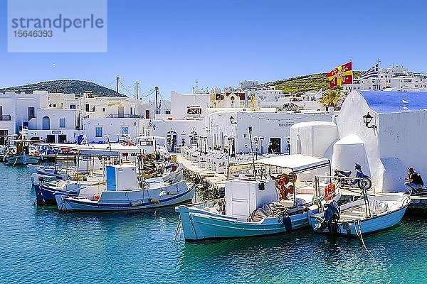 Fischerboote im Hafen  Naoussa  Paros  Kykladeninseln  Griechenland  Europa