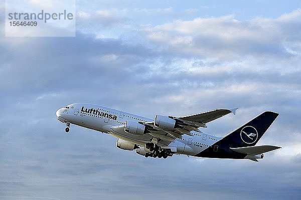 A380 Start  Lufthansa  Airbus  A380-800  Flughafen München  Oberbayern  Bayern  Deutschland  Europa