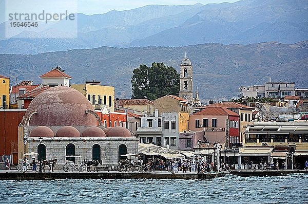 Türkische Moschee  Venezianischer Hafen mit Altstadt  Chania  Kreta  Griechenland  Europa