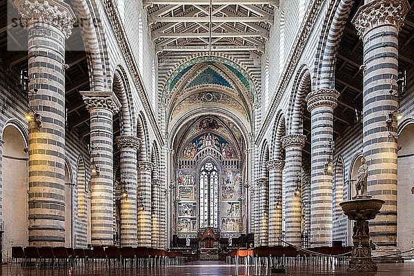Innenraum  Kirchenschiff  14. Jahrhundert  Dom Santa Maria Assunta  Orvieto  Umbrien  Italien  Europa