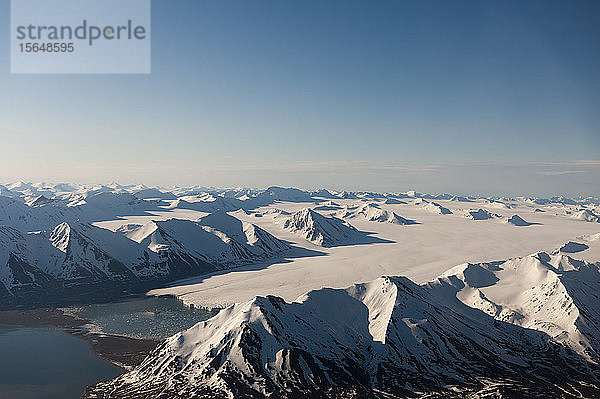 Luftaufnahme von Spitzbergen  Svalbardinseln  Norwegen