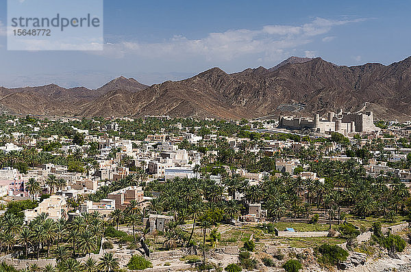 Bahla  Bergkette im Hintergrund  Oman