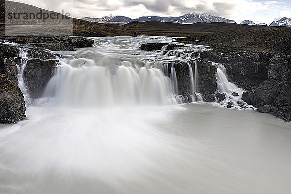 Gullfoss-Wasserfall  eine Reihe von Kaskaden am Fluss Hvita  Hrunamannahreppur  Island