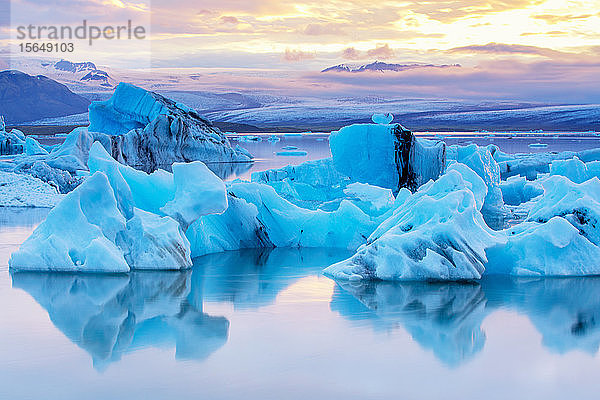 Jokulsarlon Lagune bei Mitternachtssonne  Island