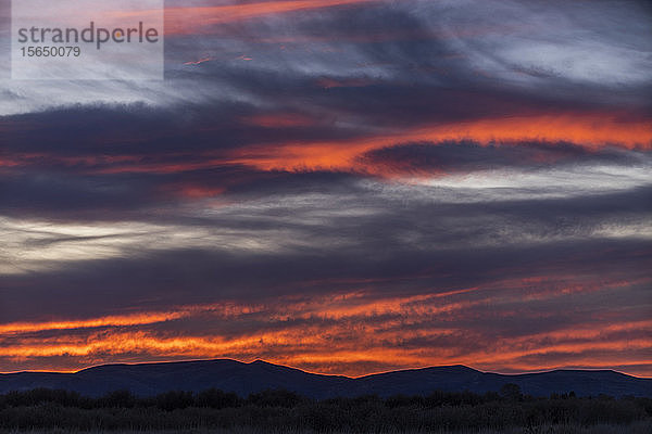 Sonnenuntergang über den Boise Foothills in Boise  Idaho  USA