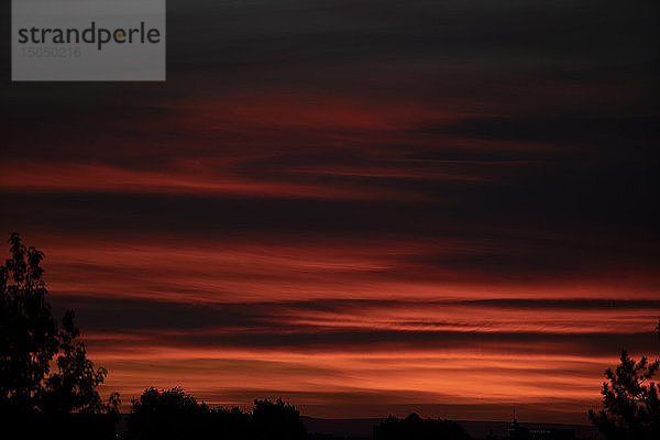 Roter Sonnenuntergang in Boise  Idaho  USA