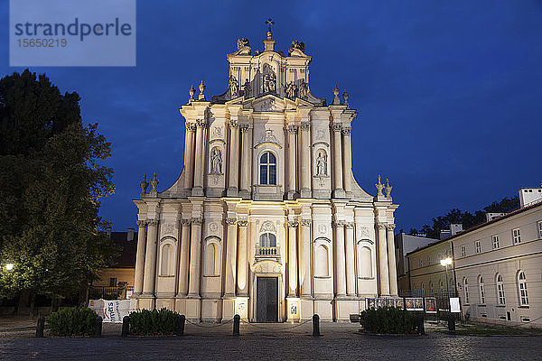 Visitationistische Kirche bei Nacht in Warschau  Masowien  Polen