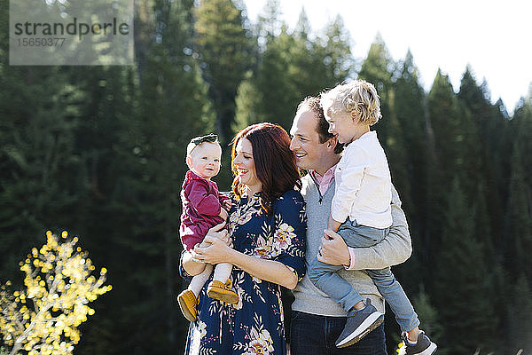 Familie am Wald