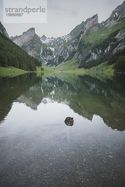 Seealpsee in den Appenzeller Alpen  Schweiz
