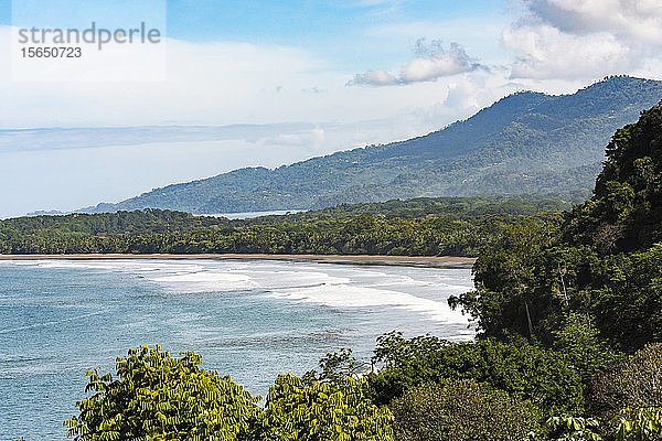 Strand von Uvita  Nationalpark Marino Ballena (Walschwanz-Nationalpark)  Provinz Puntarenas  Pazifikküste von Costa Rica