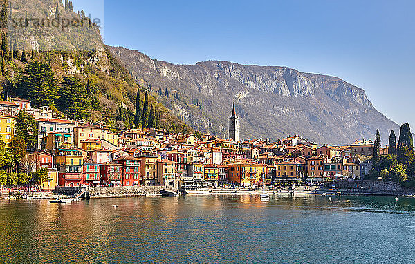 Stadt Varenna am Comer See  Lombardei  Italienische Seen  Italien
