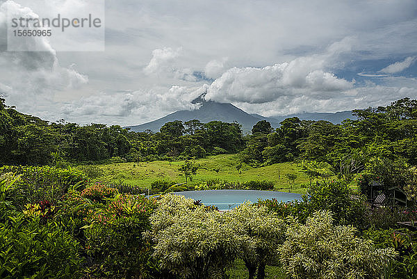Vulkan Arenal von der Arenal Lodge aus gesehen  Provinz Alajuela  Costa Rica