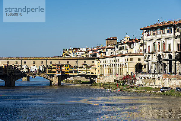 Ponte Vecchio-Brücke über den Arno  UNESCO-Weltkulturerbe  Florenz  Toskana  Italien