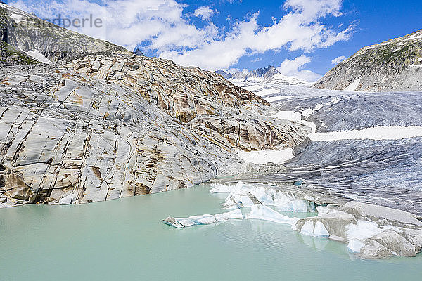 Rhonegletscher und Gletschersee an seinem Fuss im Sommer  Luftaufnahme  Gletsch  Kanton Wallis  Schweiz