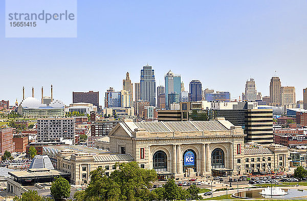 Skyline der Innenstadt von Kansas City und Union Station  Kansas City  Missouri  Vereinigte Staaten von Amerika