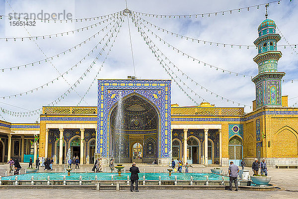 Hof der Azam-Moschee  Schrein der Fatima al-Masumeh  Qom  Iran  Naher Osten