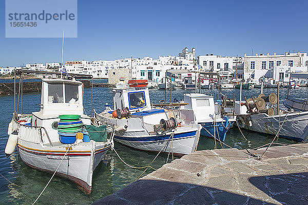 Fischerboote  Alter Hafen von Naoussa  Insel Paros  Kykladengruppe  Griechische Inseln  Griechenland