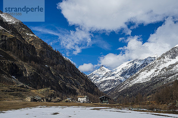 Das Dorf Pont  Nationalpark Gran Paradiso  Aostatal  Italien