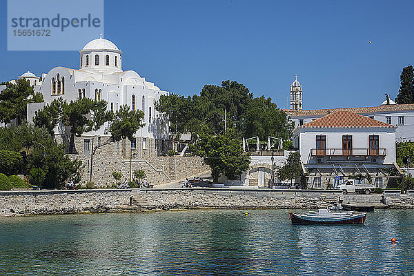 Alter Hafen und Kirche der drei Märtyrer von Spetses  Spetses  Saronische Inseln  Griechische Inseln  Griechenland