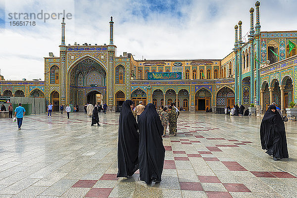 Pilger  Hazrat-e Masumeh  Heiligtum der Fatima al-Masumeh  Qom  Iran  Naher Osten
