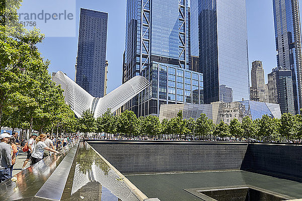 9/11 Memorial Fountain in New York City  New York  Vereinigte Staaten von Amerika  Nordamerika