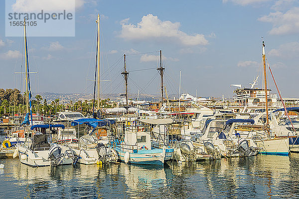 Der Hafen in Paphos  Zypern  Mittelmeer