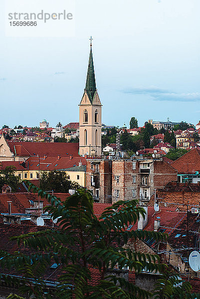 Ansicht der Kirche im Stadtbild