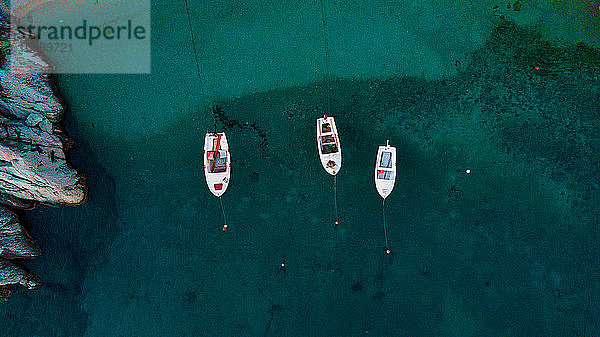 Luftaufnahme von Booten im Meer