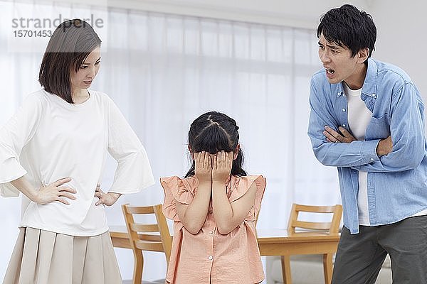 Unglückliche japanische Familie