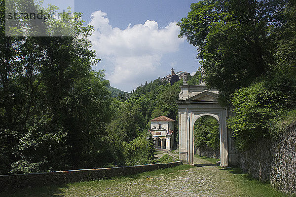 Italien  Lombardei  Sacro Monte di Varese  S. Ambrogio arch