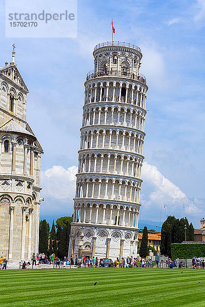 Italien  Toskana  Pisa  der schiefe Turm auf der Piazza dei Miracoli