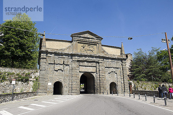 Die alte Oberstadt von Bergamo  Lombardei  Italien. Unesco-Welterbe. S. Agostino Tor