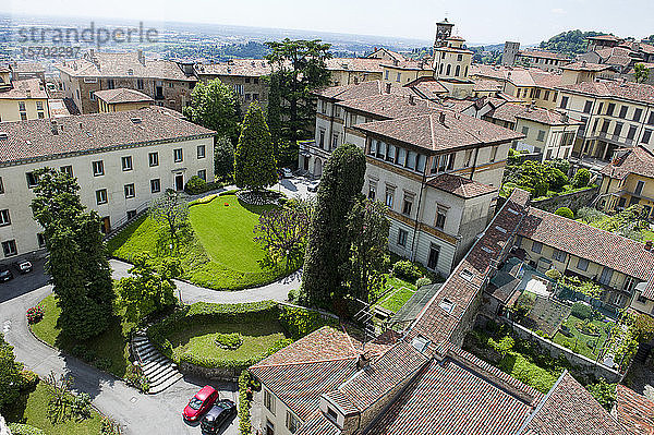 Die alte Oberstadt von Bergamo  Lombardei  Italien. Unesco-Welterbe. Das Haus des Bischofs