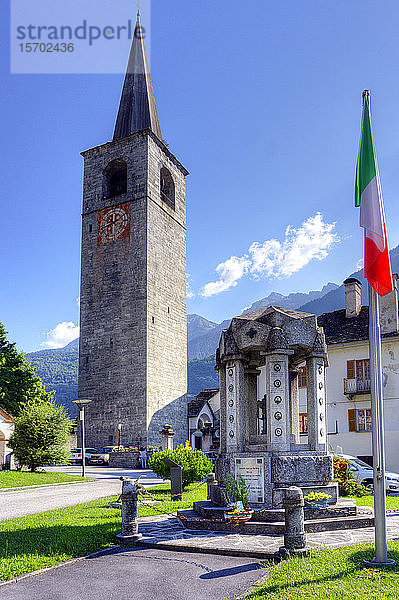 Italien  Piemont  Crodo  Glockenturm und Gedenkstätte der Kirche Santo Stefano