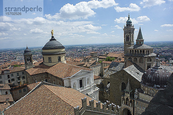 Die alte Oberstadt von Bergamo  Lombardei  Italien. Unesco-Welterbe. Kathedrale S. Alexander und Basilika S. Maria Maggiore