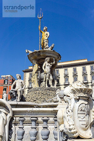 Italien  Kampanien  Neapel  Neptunbrunnen auf der Piazza del Municipio