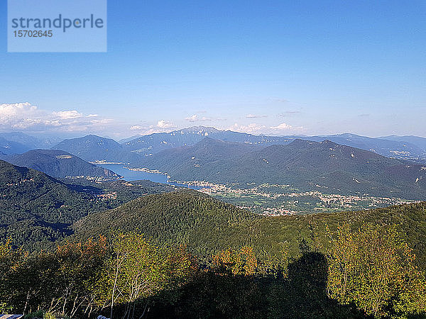 Italienische Voralpenlandschaft im Gebiet von Varese