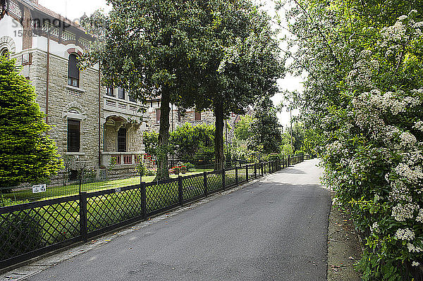 Europa  Italien  Lombardei  Arbeiterdorf Crespi d'Adda  Unesco-Erbe  Angestelltenvillen.