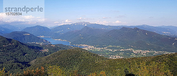 Italienische Voralpenlandschaft im Gebiet von Varese und in der Schweiz