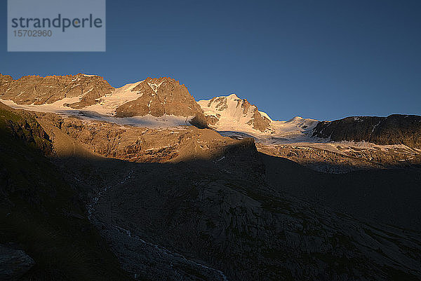 Italien  Aostatal  Nationalpark Gran Paradiso  Sonnenuntergang über