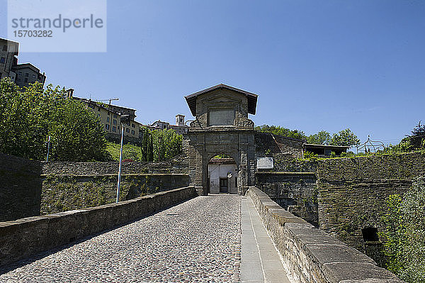 Die alte Oberstadt von Bergamo  Lombardei  Italien. Unesco-Welterbe  Tor S. Lorenzo (Garibaldi-Tor)