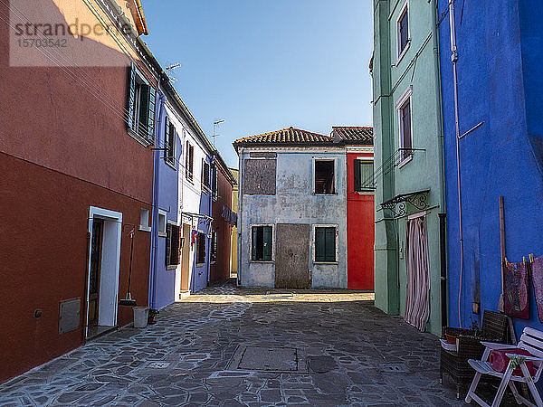 Italien  Venetien  Venedig  Laguneninsel Burano  Blick auf das kleine und bunte Dorf Burano