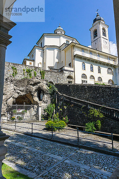 Italien  Piemont  Domodossola  Sacro Monte Calvario  Grotte S. Maria und Kapelle XIV